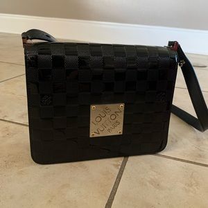 LOUIS VUITTON Vernis Cabaret Black Patent Leather crossbody bag